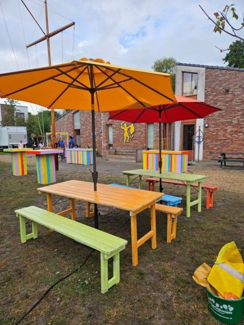 Gekleurde biertafelset beach incl parasol